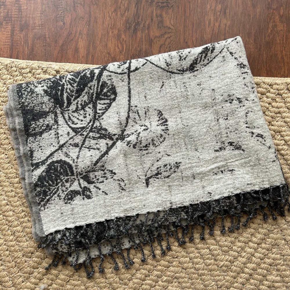 Aritzia Wool Blanket Scarf